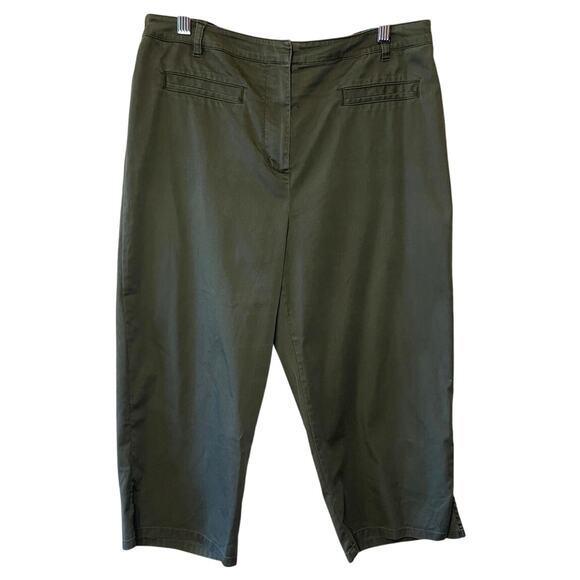 Chico’s Forrest Green Chino Style Capri Pants Size 1 (Medium 8) Minimalist - Picture 1 of 10